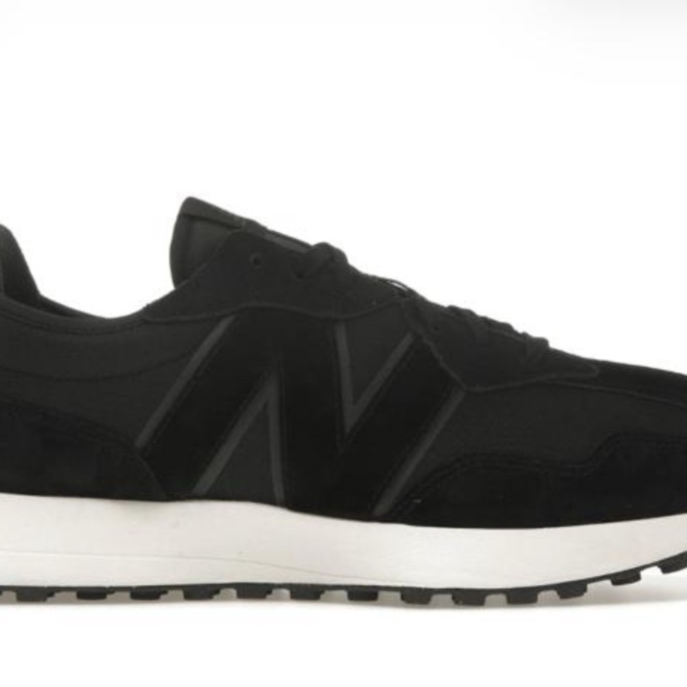 New Balance Men's Black and White Sneakers